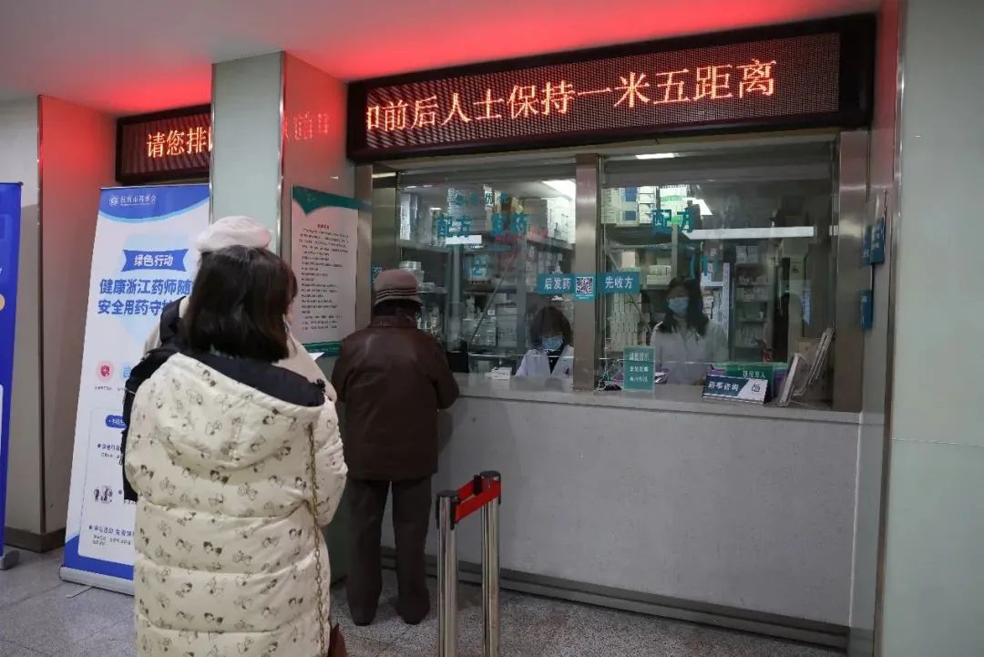 阿茲夫定片價(jià)格或?qū)⑦M(jìn)一步降低！杭州社區(qū)醫(yī)院能買(mǎi)到了嗎？