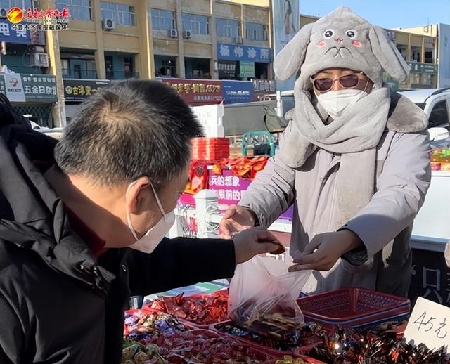 在北園春年貨市場，市民正在購買糖果.jpg