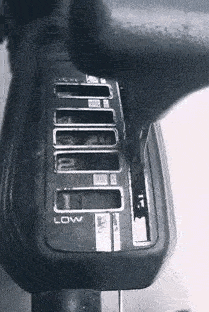 這么高的配置，你知道這是什么車嗎？.gif