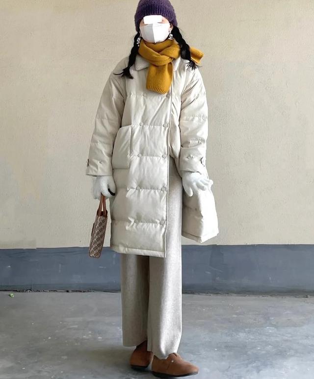 中長款棉服+灰色運動褲.jpeg
