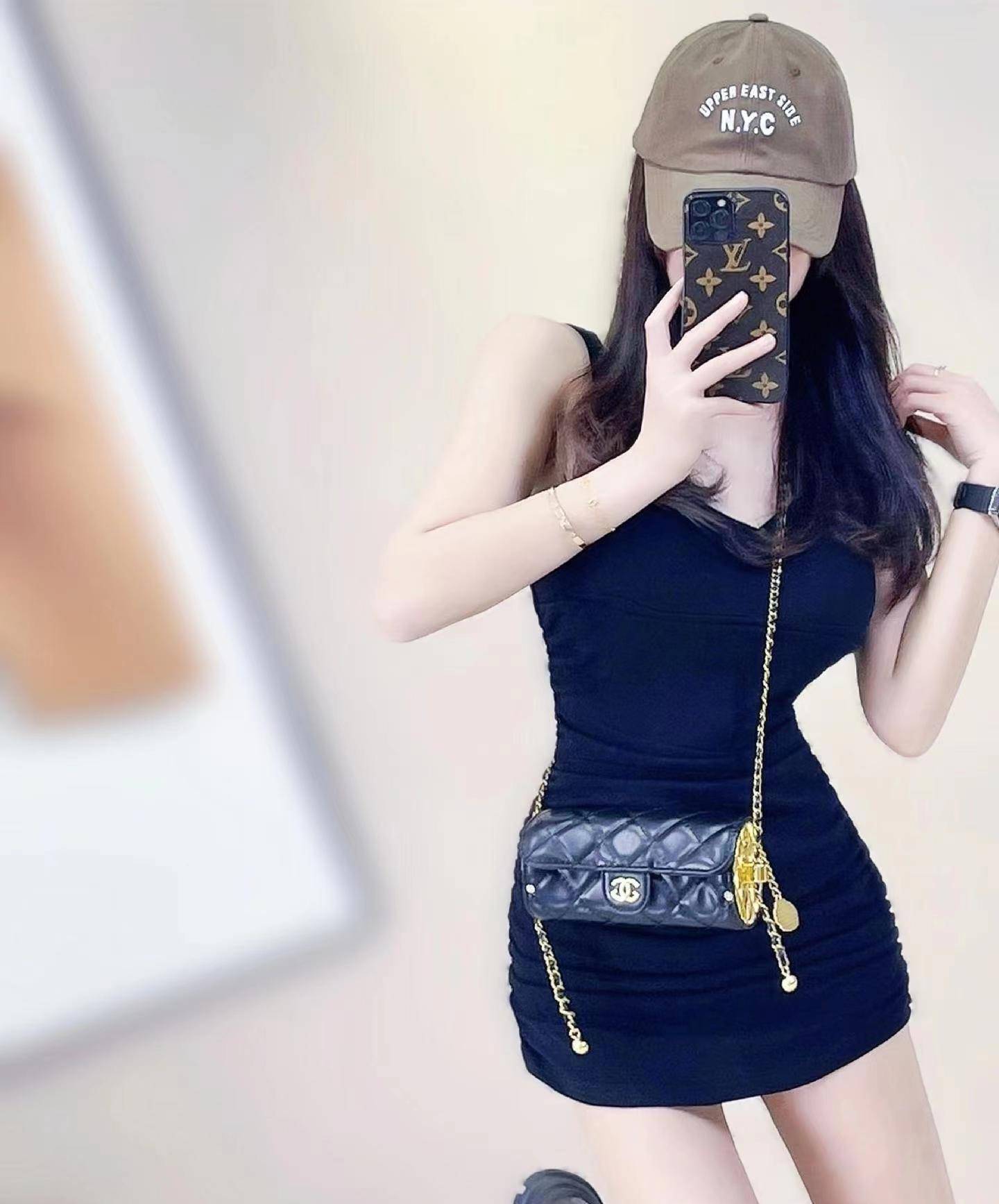 現(xiàn)在的女生太會打扮了，簡單的連衣裙就可以動人心弦