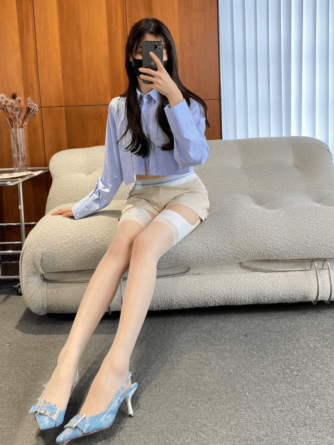 白色吊帶襪，讓你成為純欲的誘惑之星 
